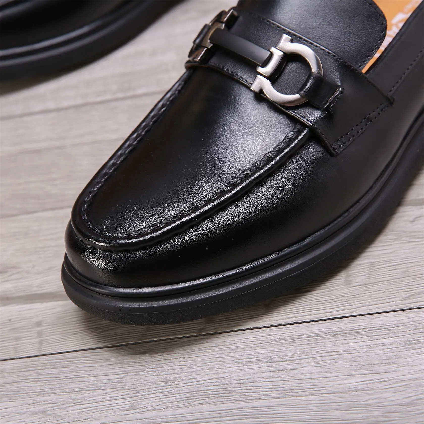 Men's shoes 💰460 🕷🕷🐂【Ferragamo】Ferragamo Popular fashionable casual shoes🇨🇳Official website counter 1:1 production, original mold opening💯Good quality visible, imported high-end first-layer waxed calfskin, water-dyed🐂leather lining🌿very clear texture, high-quality waterproof, non-slip and wear-resistant outsole🎋high quality and low price, truly handmade🍓Black optional! Code number 38-44 (45-46 customized)......